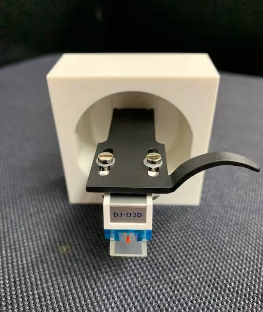 NAGAOKA DJ-03HD Cellule Phono DJ munie d'un Porte-Cellule