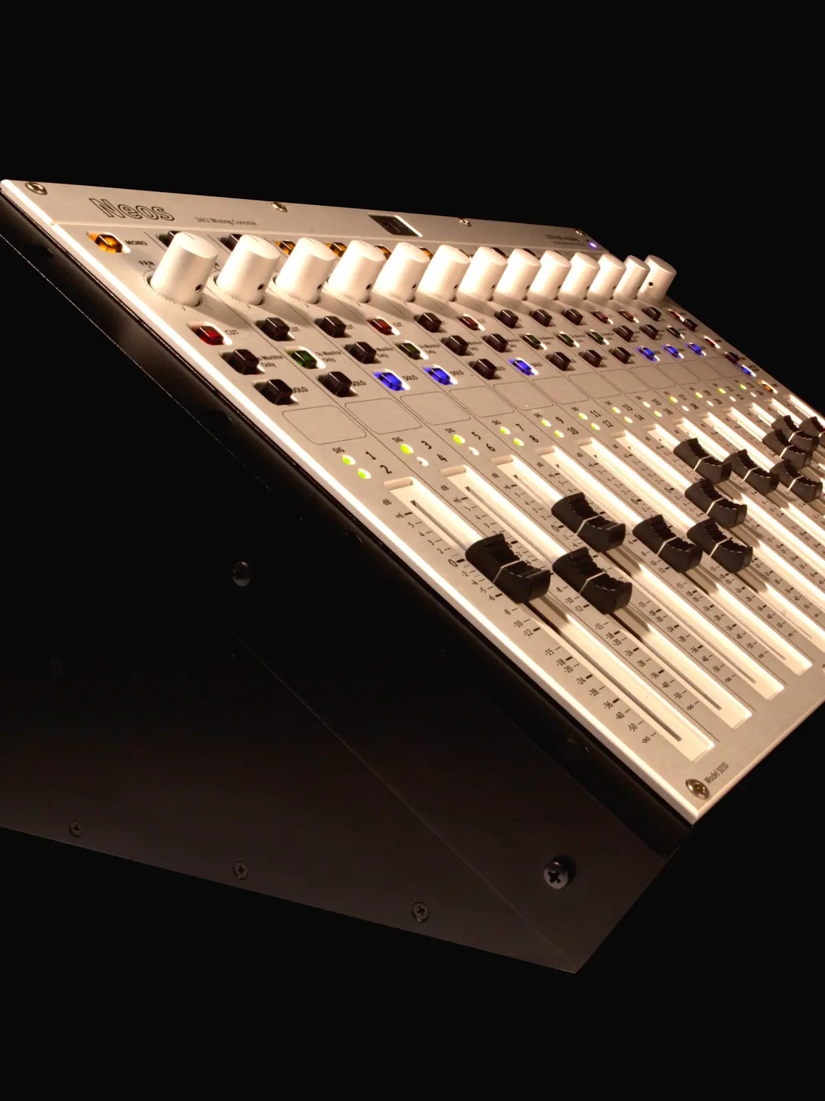 SPL NEOS Console de Monitoring & Mixage 120V/24 Canaux