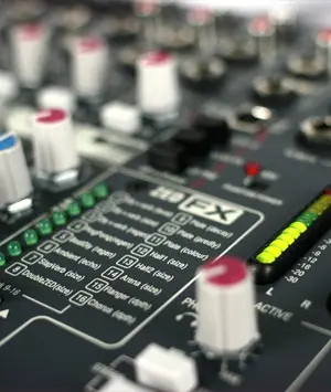 Allen & Heath ZED-12FX Console de Mixage 6 Entrées Mono 2 Stéréo 4 Aux et USB E/S + 16 Effets