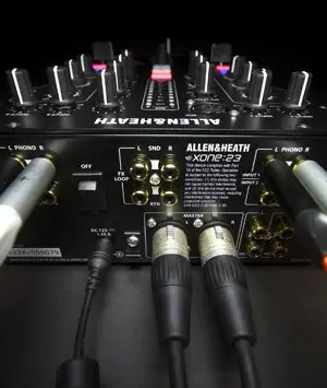 Allen & Heath Xone-23 Console DJ 2 Entrées Stéréo + 2 Sorties