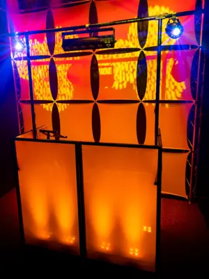 HEADLINER VENTURA REGIE DJ PLIABLE ET MOBILE AVEC BARRE D'ÉCLAIRAGE