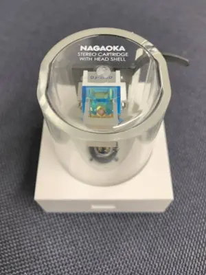 NAGAOKA DJ-03HD Cellule Phono DJ munie d'un Porte-Cellule