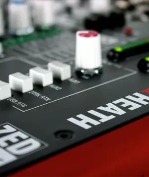 Allen & Heath ZED-16FX Console de Mixage 10 Entrées Mono 3 Stéréo 4 Aux et E/S USB + 16 Effets Intégrés