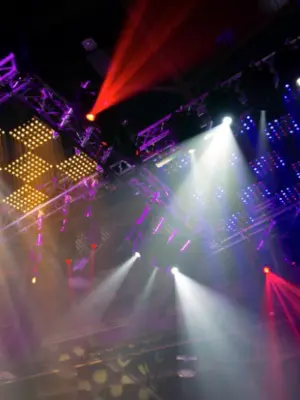 CHAUVET Rogue™ R2 Lyre Wash LED RGBW 19 x 15 Watts