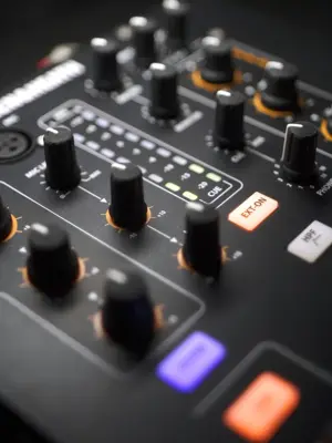 Allen & Heath Xone 23C Console DJ avec Carte Son Intégré