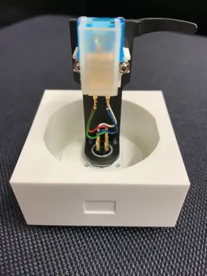 NAGAOKA DJ-03HD Cellule Phono DJ munie d'un Porte-Cellule