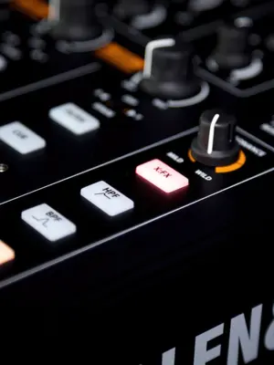 Allen & Heath Xone 43 Console Analogique 4 Canaux pour DJ