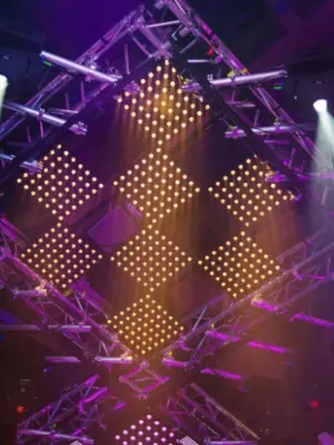 CHAUVET Rogue™ R2 Lyre Wash LED RGBW 19 x 15 Watts