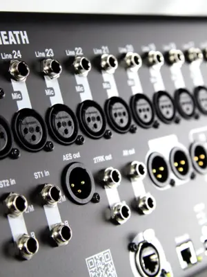 Allen & Heath QU-24 Console Numérique 30 Entrées/24 Sorties