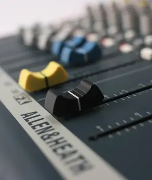 Allen & Heath ZED60-10FX Console de Mixage 4 Entrées Mono 2 Stéréo 2 Aux et E/S USB + 16 Effets Intégrés