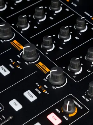 Allen & Heath Xone 43 Console Analogique 4 Canaux pour DJ