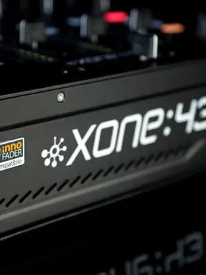 Allen & Heath Xone 43 Console Analogique 4 Canaux pour DJ