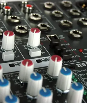 Allen & Heath ZED-16FX Console de Mixage 10 Entrées Mono 3 Stéréo 4 Aux et E/S USB + 16 Effets Intégrés