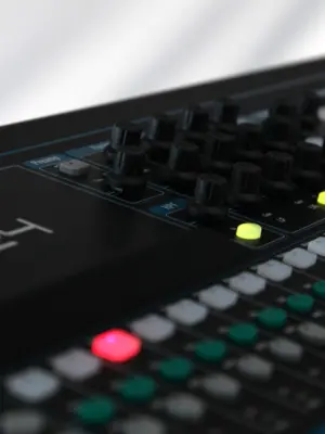 Allen & Heath QU-24 Console Numérique 30 Entrées/24 Sorties