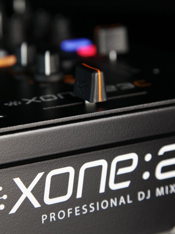 Produit Allen & Heath Xone 23C Console DJ avec Carte Son Intégré Image