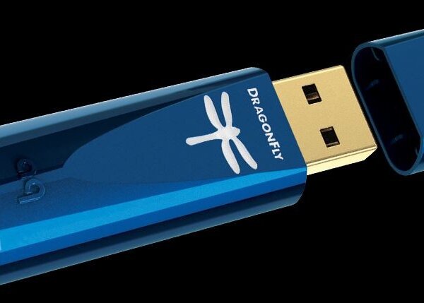 Produit AUDIOQUEST Dragonfly Cobalt Convertisseur Numérique-Analogique (DAC) USB, Préampli et Amplificateur pour Casques Image